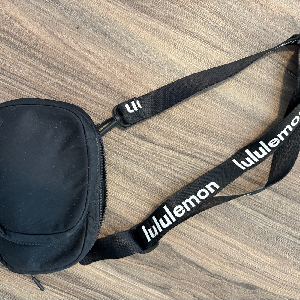 lululemon athletica Black Crossbody Bag / Fanny pack
